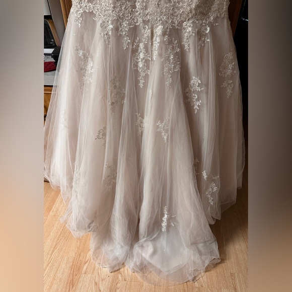 Champagne colored Mermaid style Essence of Australia wedding dress - Picture 4 of 7